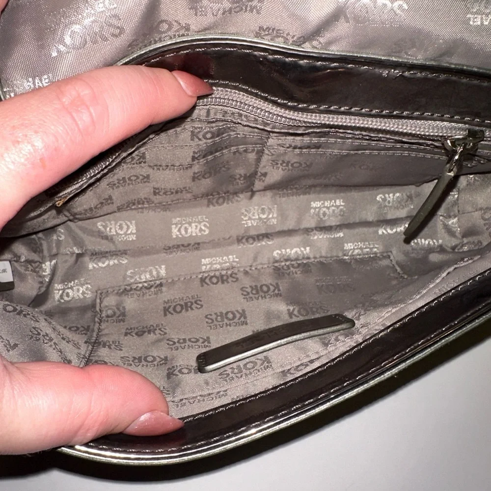 Michael Kors EUC Metallic Silver Logo Patent Leather Jet Set Shoulder Bag